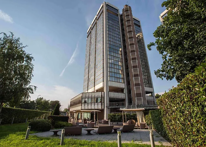 Best Western Plus The Hub Hotel